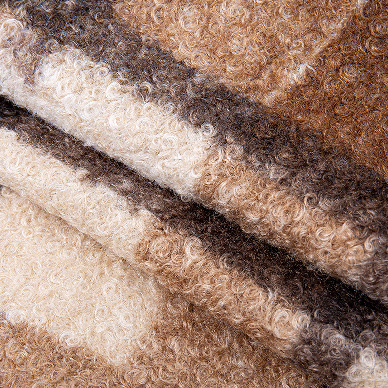 Barevná série dutých zkadeřených přízí HOY